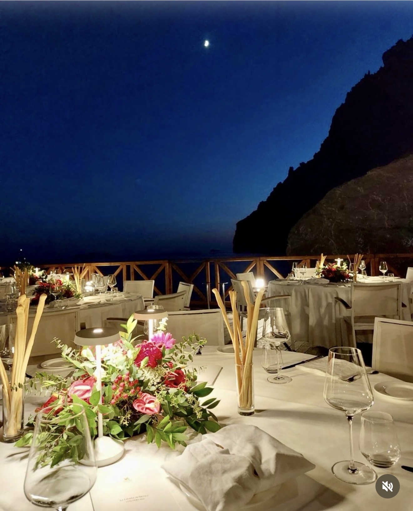 Welcome party dinner by the sea in Positano