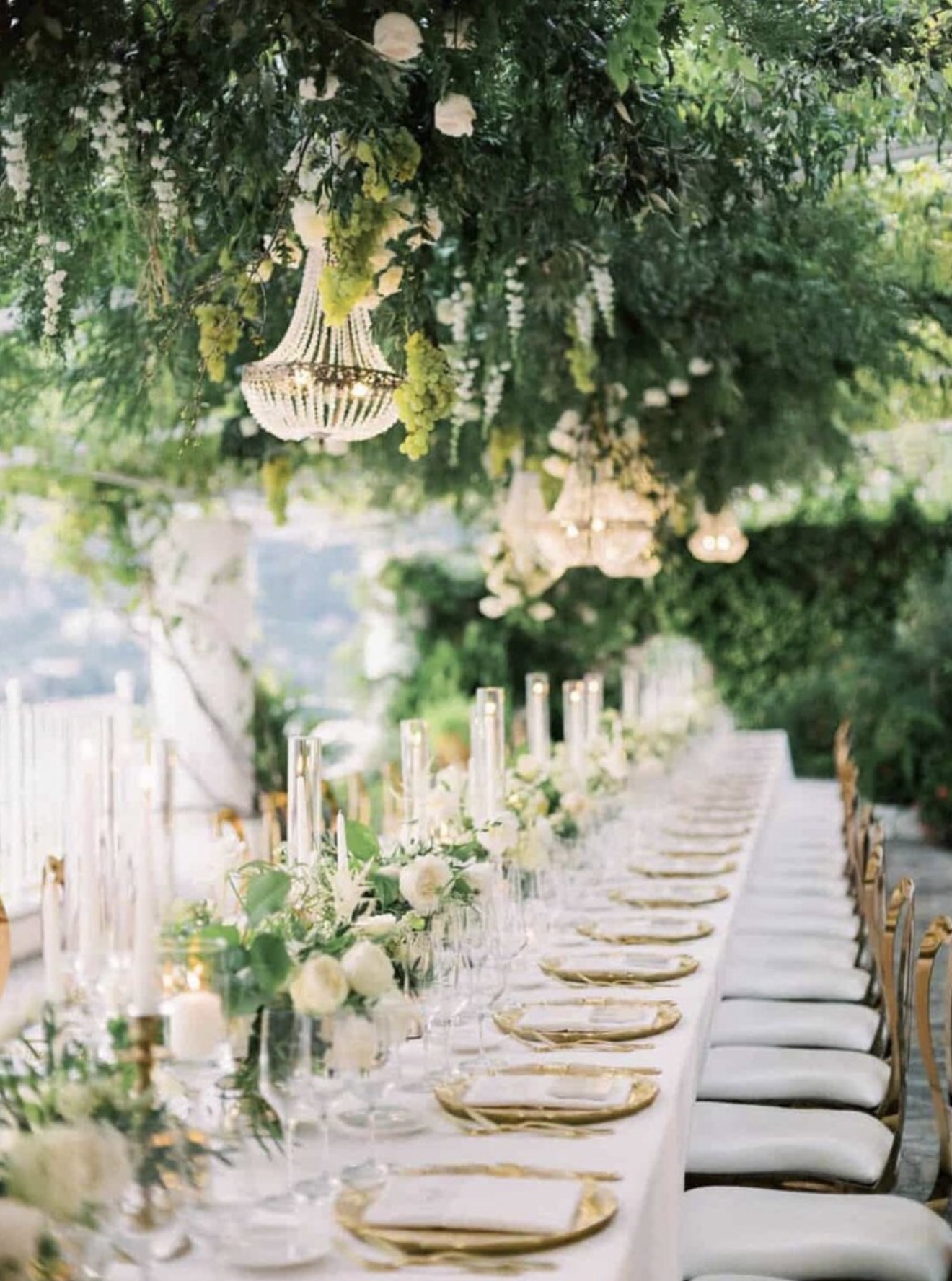 Elegant reception table at Villa Oliviero