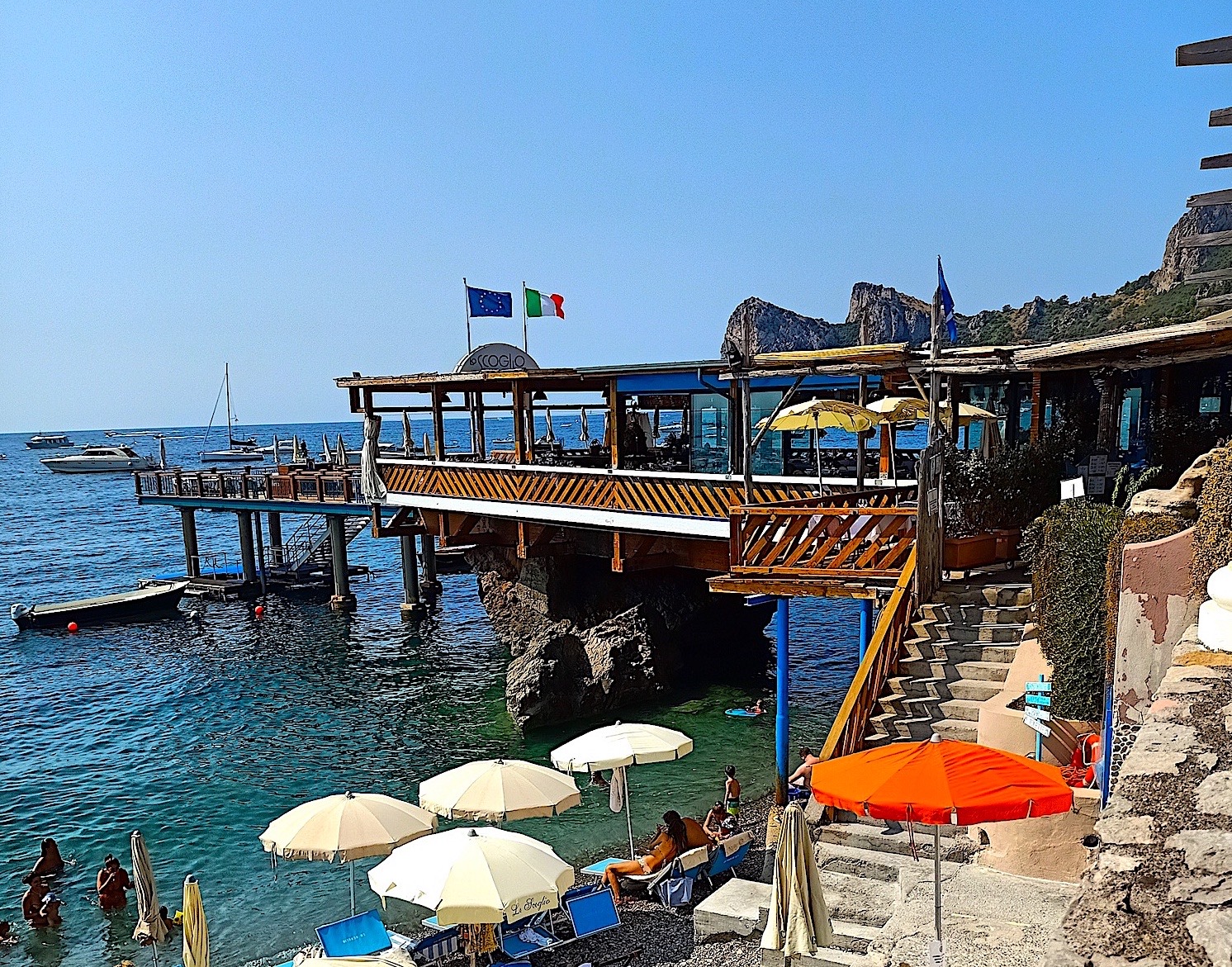 Lo Scoglio da Tommaso waterfront restaurant