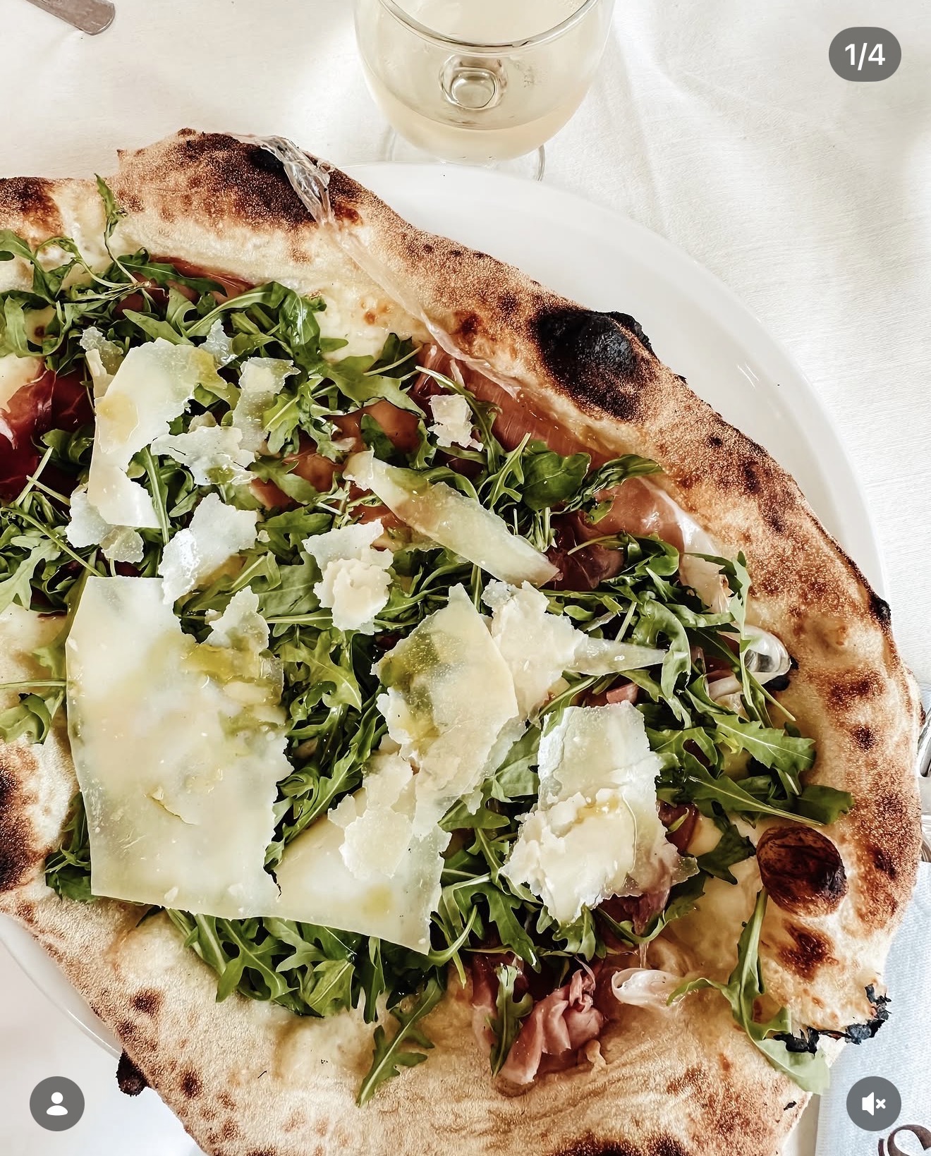 Saraceno d'Oro pizza with arugula and parmesan